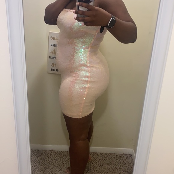 I bought this dress from Fashion Nova, Never Worn. - Picture 5 of 7